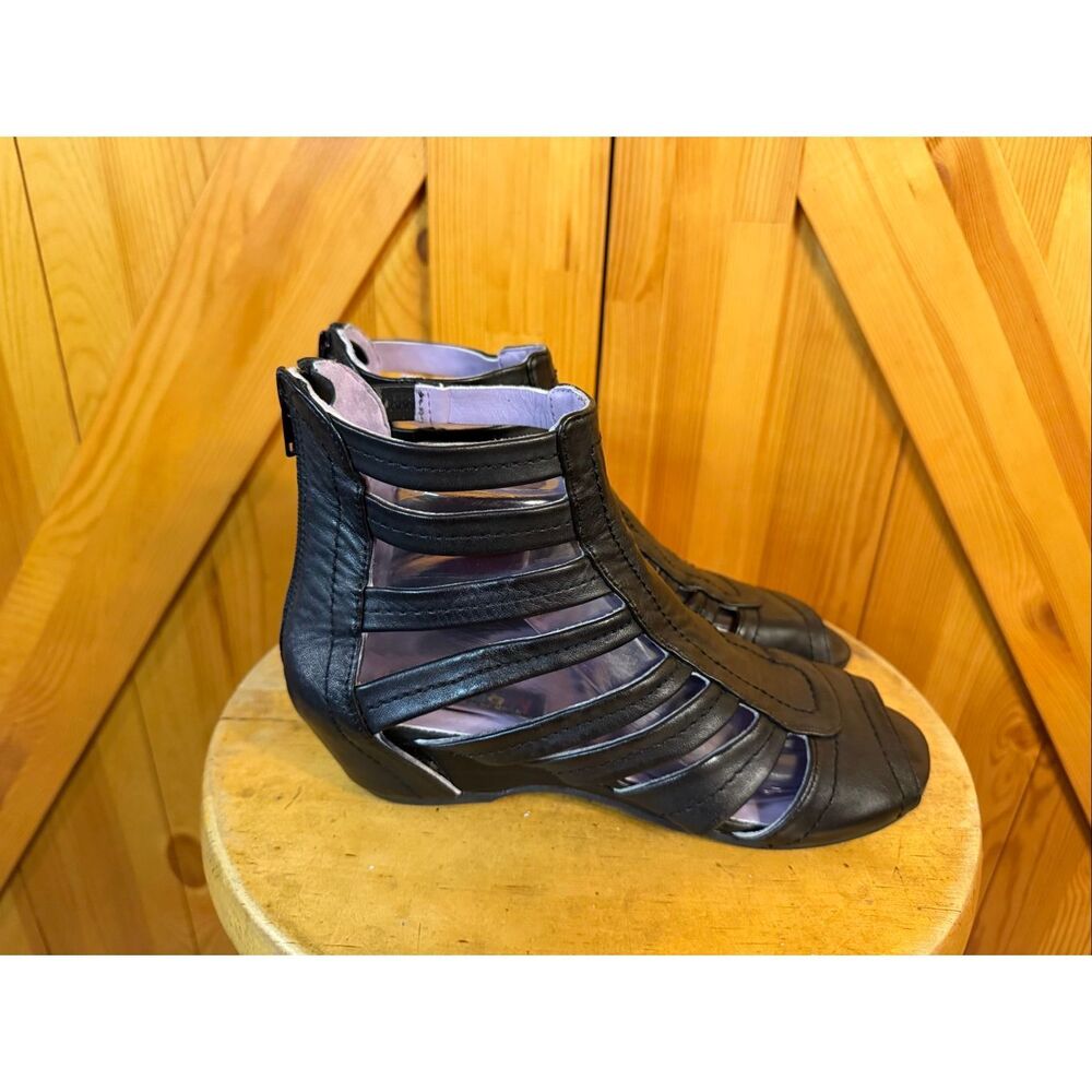 Everybody By B.Z. Moda OPAL Black Leather Peep Toe Ankle Sandals Sz. 38.5/ US 7.